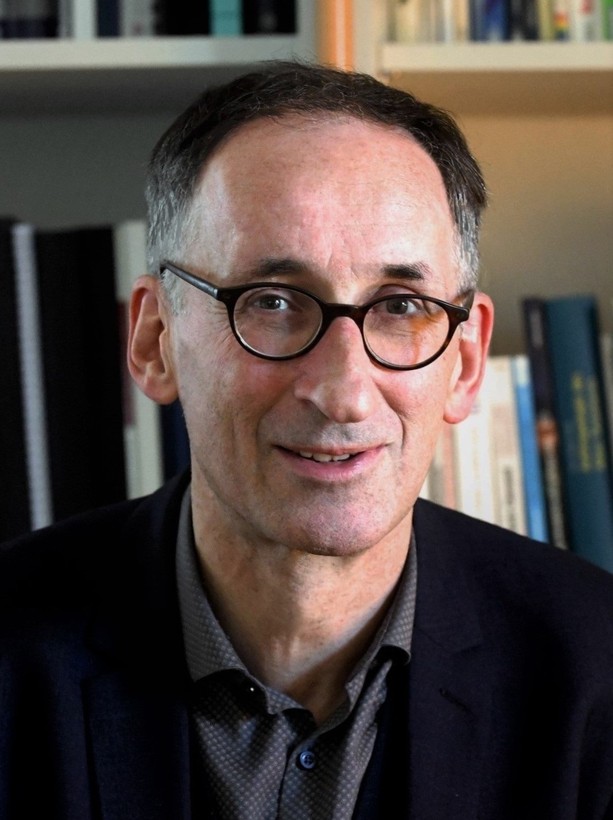 Prof. Dr. Dr. Thomas Fuchs ist Karl-Jaspers-Professor für Philosophie und Psychiatrie an der Psychiatrischen Universitätsklinik Heidelberg. Prof. Dr. Dr. Thomas Fuchs ist Karl-Jaspers-Professor für Philosophie und Psychiatrie an der Psychiatrischen Universitätsklinik Heidelberg.