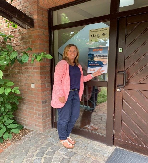 Nina Raffetzeder-Graf aus dem Team des Gesundheitszirkels der Kliniken in Herten und Bochum zeigt auf das Plakat zum Firmenlauf. Nina Raffetzeder-Graf aus dem Team des Gesundheitszirkels der Kliniken in Herten und Bochum zeigt auf das Plakat zum Firmenlauf.