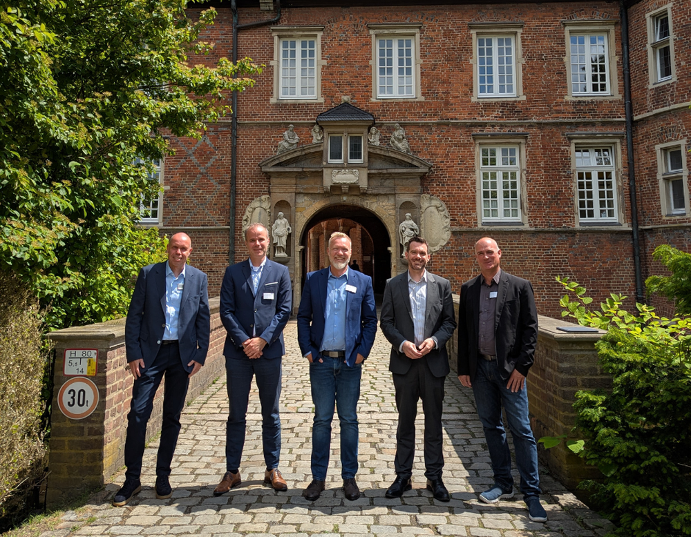 Machten einen Rundgang durch die LWL-Klinik Herten (v.l.n.r.): Ralf Hanswillemenke (ab 01.07.2025 kommissarischer Ärztlicher Direktor), Dr. Johannes Albers (ÄD), Thomas Job (KD), Dr. Emanuel Wiggerich und Dr. Michael Kramer (PD)