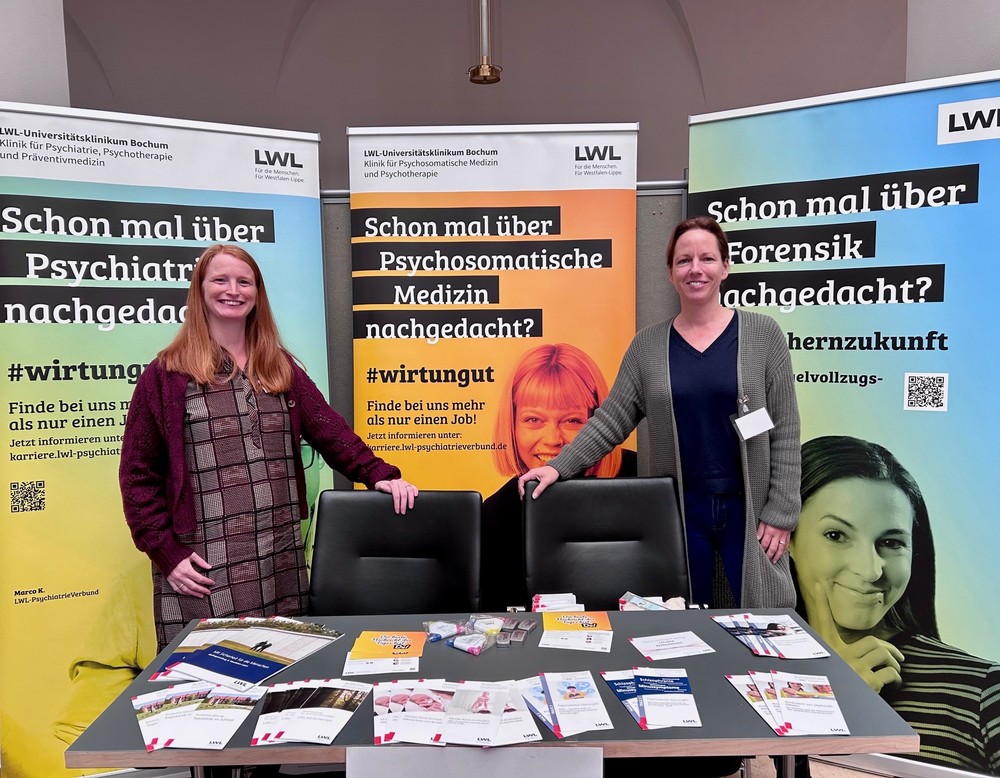 Fachvorträge im Plenarsaal und Infogespräche am Stand des Regionalen Netzes Bochum/Herten/Herne