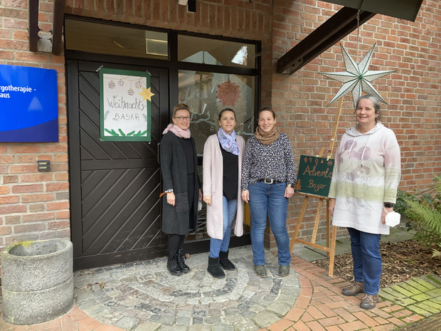 Das Patientinnen-Team lädt zusammen mit Ergotherapeutin Constanze Jonetat zum Weihnachtsbasar ein.