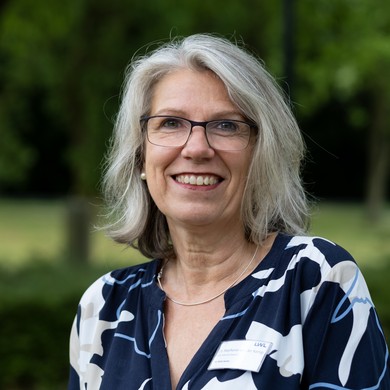 Dr. Stephanie van der Kemp