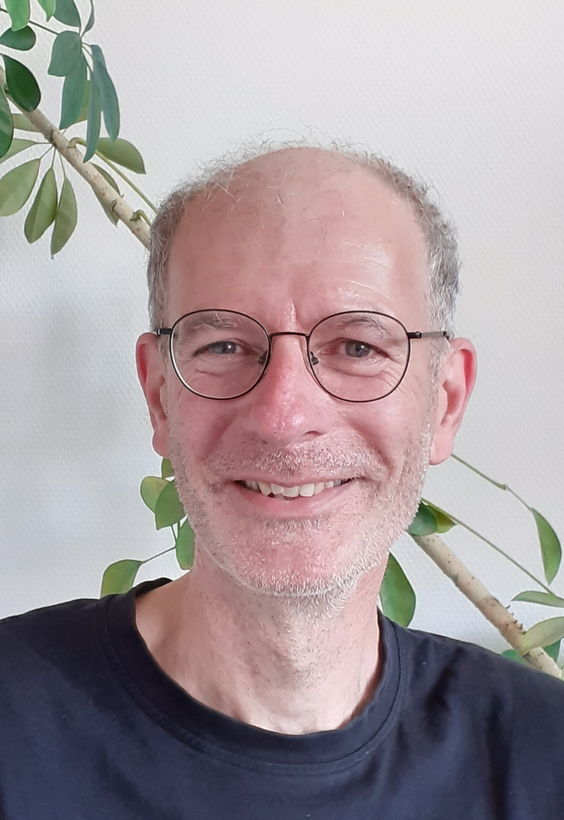 Dr. Andreas Manteufel arbeitet als Psychologischer Psychotherapeut in der LVR-Klinik in Bonn. Dr. Andreas Manteufel arbeitet als Psychologischer Psychotherapeut in der LVR-Klinik in Bonn.