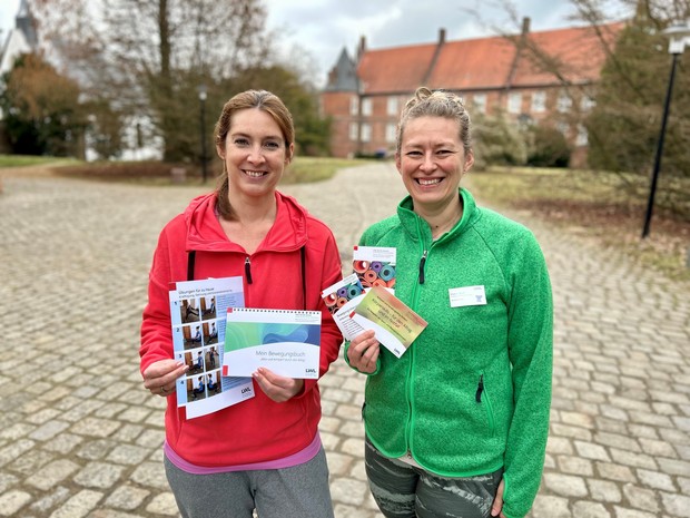 Bewegungstherapeutinnen Denise Bayer (links) und Marta Wolf.