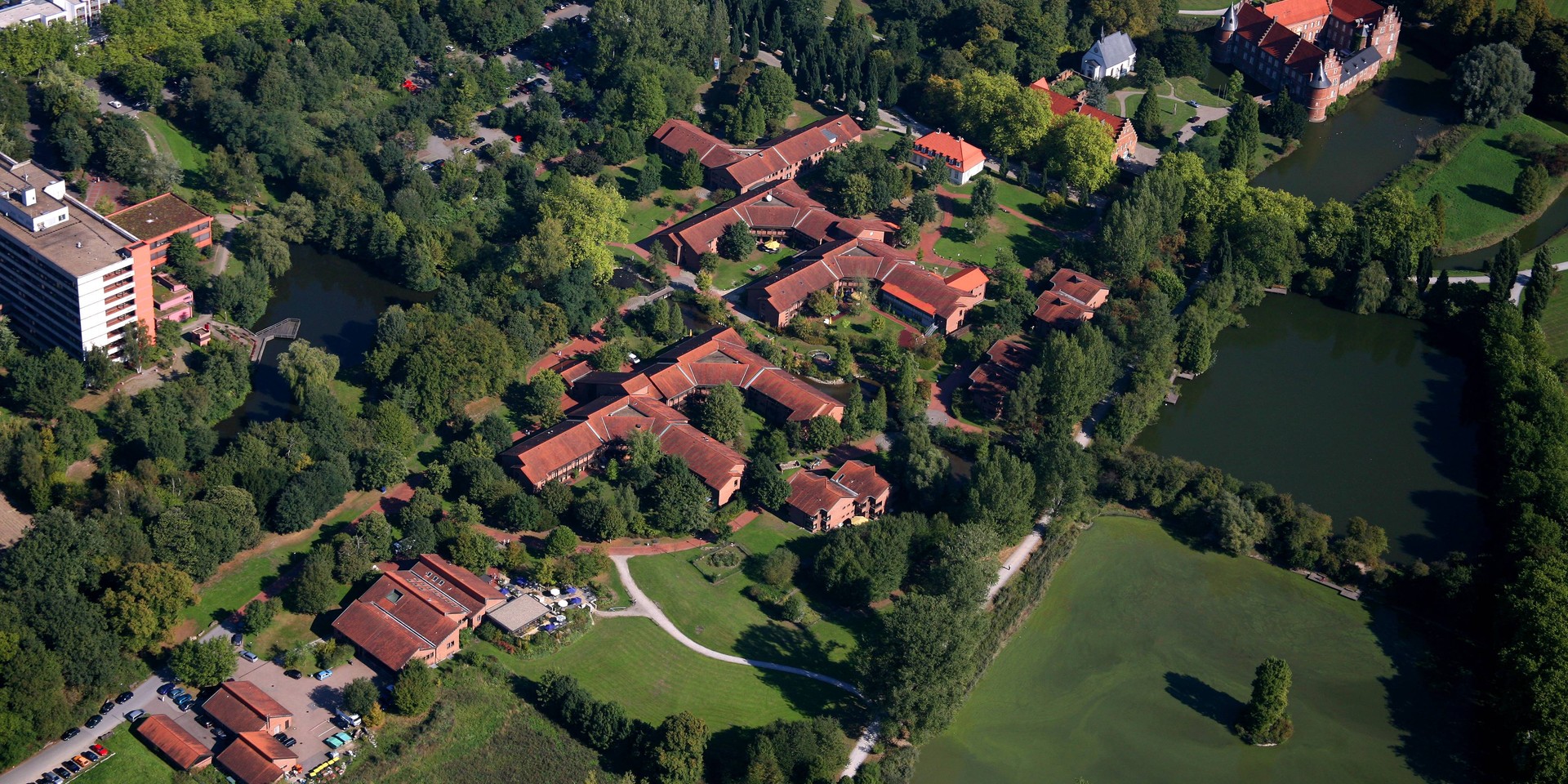 LWL-Klinik Herten mit Schloss aus der Vogelperspektive