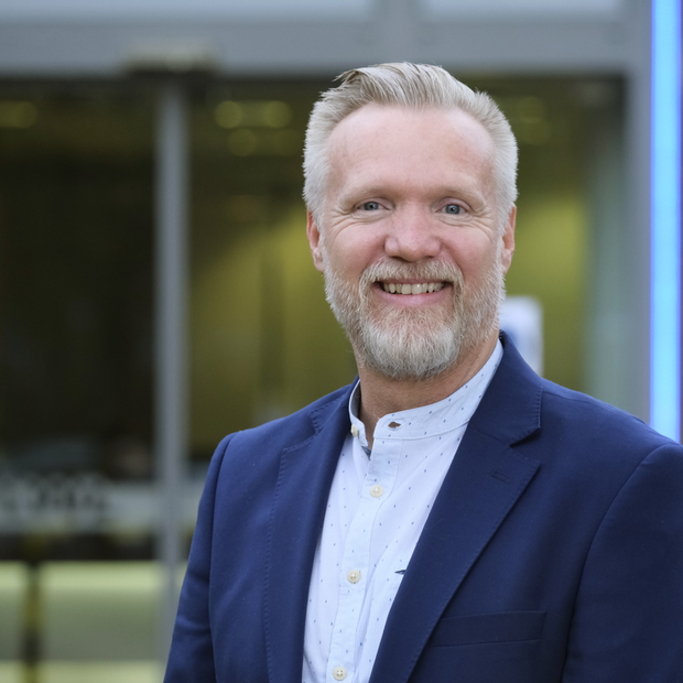 Neuer Kaufmännischer Direktor Thomas Job vor der Pforte der LWL-Klinik Herten Neuer Kaufmännischer Direktor Thomas Job vor der Pforte der LWL-Klinik Herten