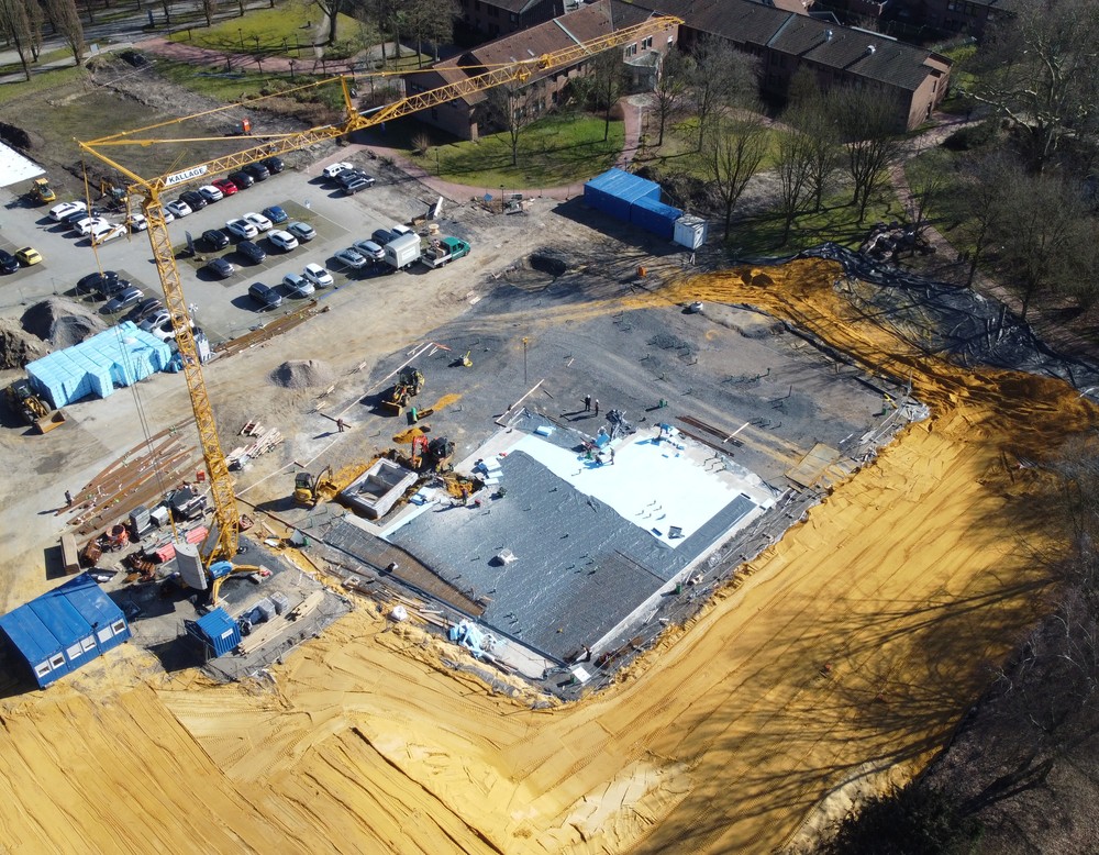 Das Bild zeigt einen Baustellenkran.